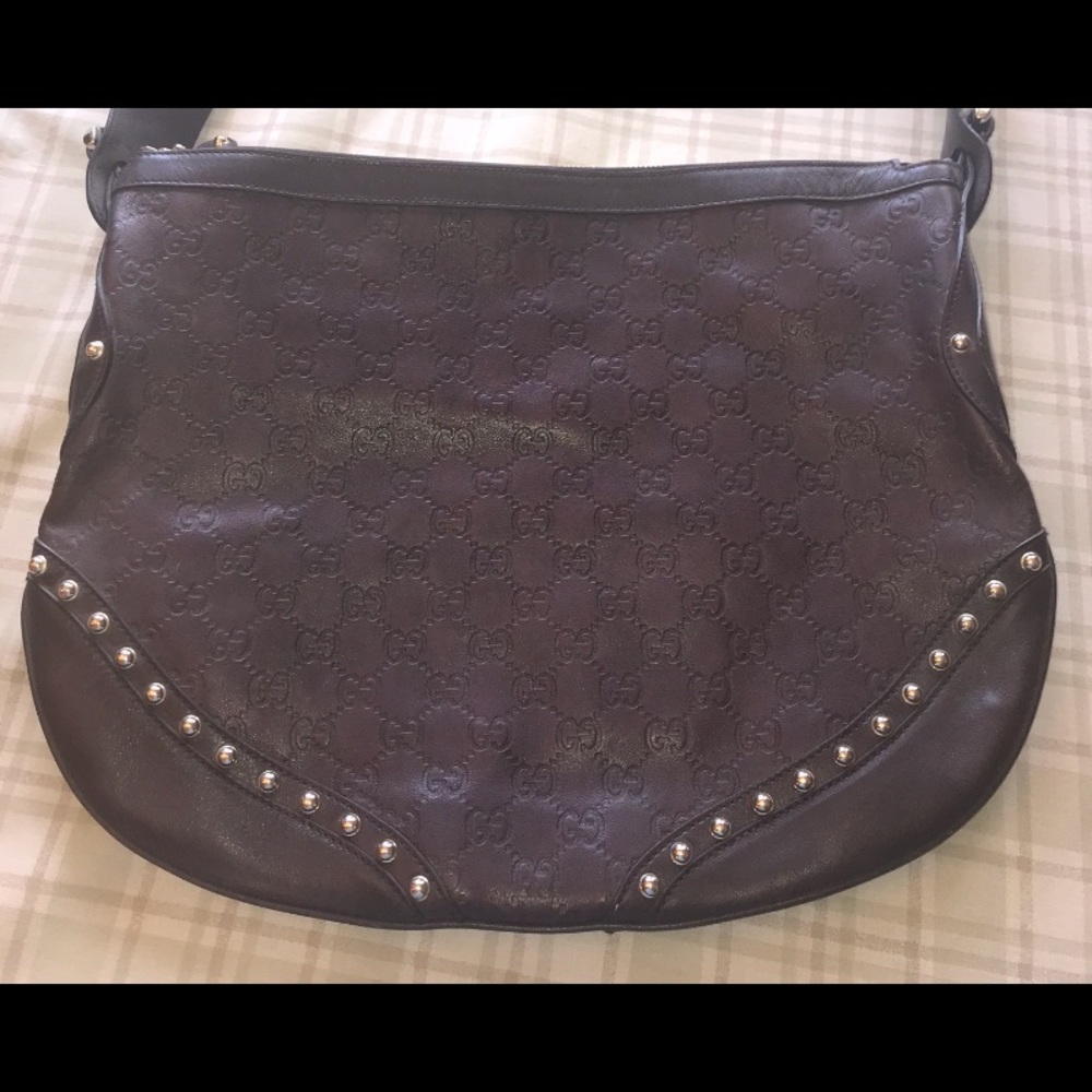 Authentic brown leather shoulder bag by Gucci